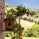 L'oro Rosso Farm stay *